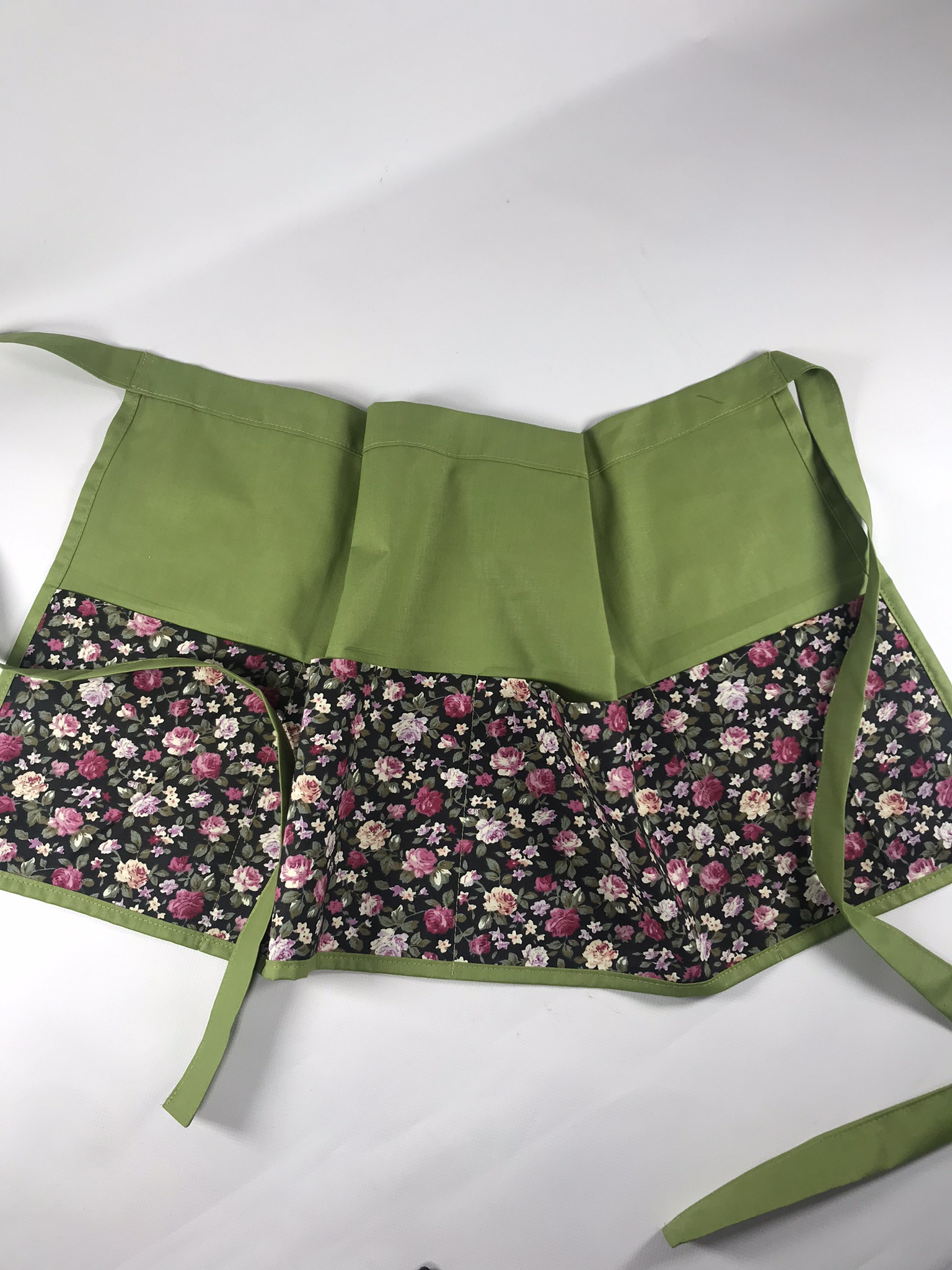 krátka bedrová zástera zelená
